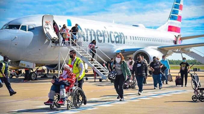 Denuncian caos y arbitrariedades provocado por Aduana en el Aeropuerto Internacional de Zihuatanejo 