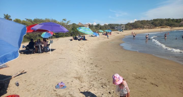 Turismo nacional y extranjero continúa disfrutando de playas de La Unión