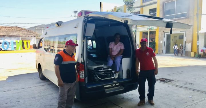 Gobierno Municipal brinda apoyo con ambulancia y enfermera durante pago para adultos mayores