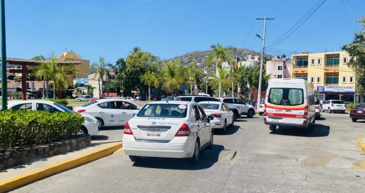 Tráfico en “Plaza Kioto” evidencia falta de cultura vial entre automovilistas de Zihuatanejo 