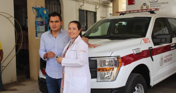 Entrega Yasir ambulancia y equipo al personal de Protección Civil de Tecpan