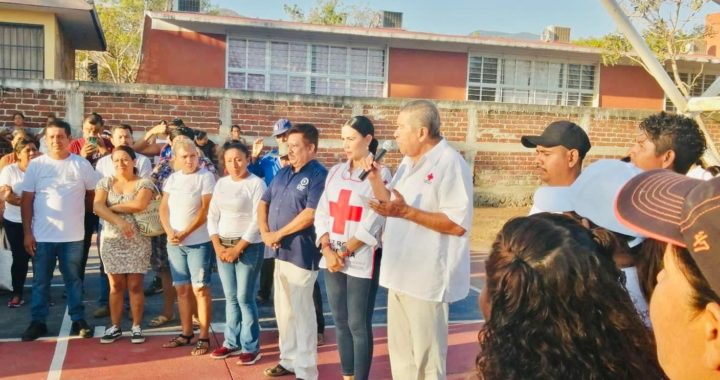 Cruz Roja y DIF municipal de Zihuatanejo apoyan a familias marginadas de la Colonia “Villa Hermosa”