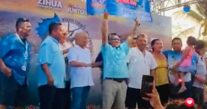 Embarcación “Adriana” ganadora del primer lugar del “XXXVIII” Torneo Internacional de la Pesca del Pez Vela” en Zihuatanejo