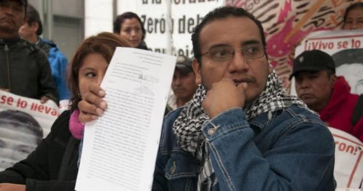 Padres de los estudiantes de Ayotzinapa, decepcionados por la reunión con autoridades federales hoy