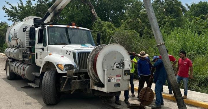 Se desazolva drenaje en Petacalco