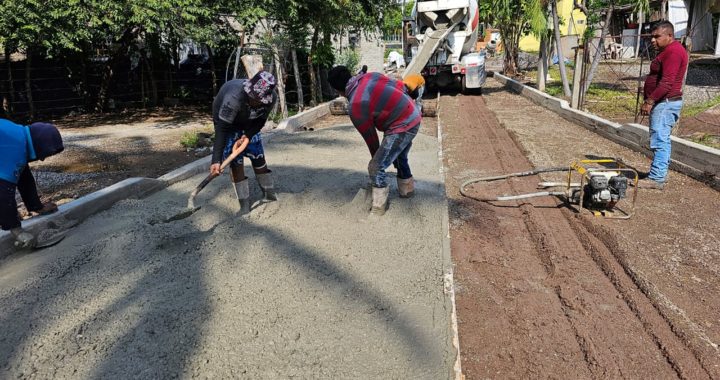 Registra 30 por ciento de avance pavimentación de vialidad en Zorcua