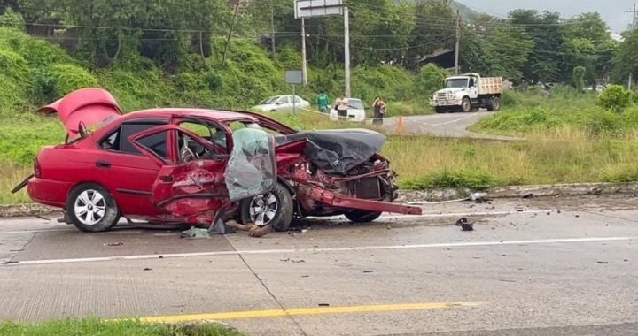 Trágico accidente en el entronque Coacoyul-Aeropuerto, muere una persona