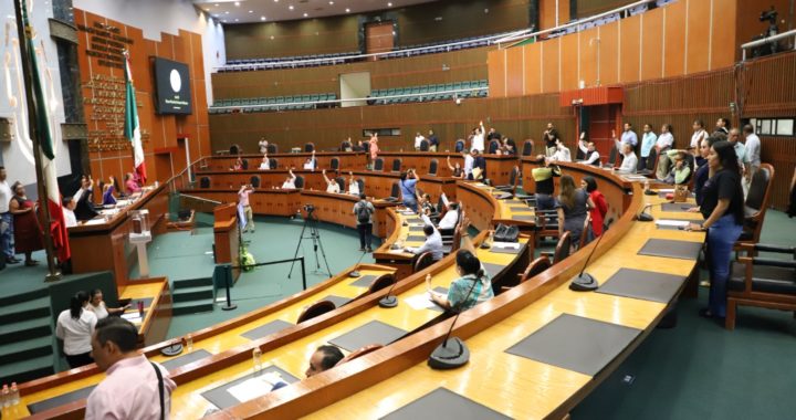 INFORMAN AL PLENO DEL CONGRESO LA RECEPCIÓN DE LEYES  DE INGRESOS Y EL PRESUPUESTO ESTATAL DE EGRESOS 2024