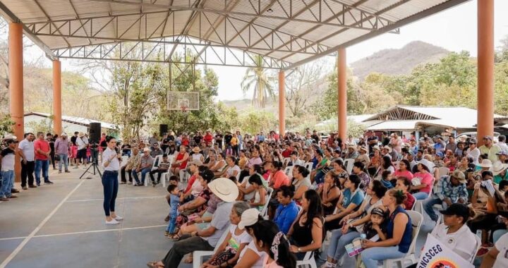 Liz Tapia, candidata a la presidencia municipal de Zihuatanejo, recibe el respaldo de las comunidades de la Sierra