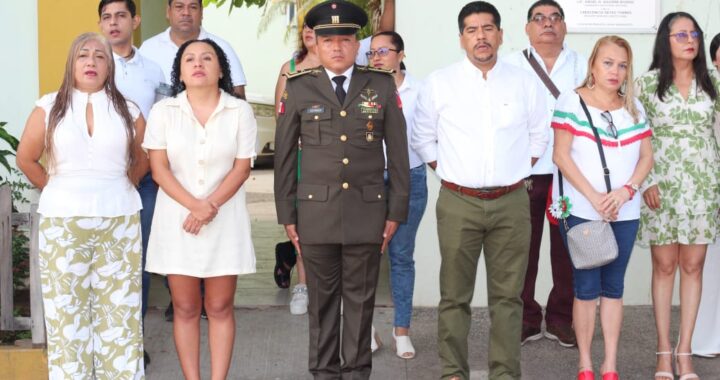 Se lleva a cabo desfile cívico-militar en La Unión con motivo de la Independencia de México